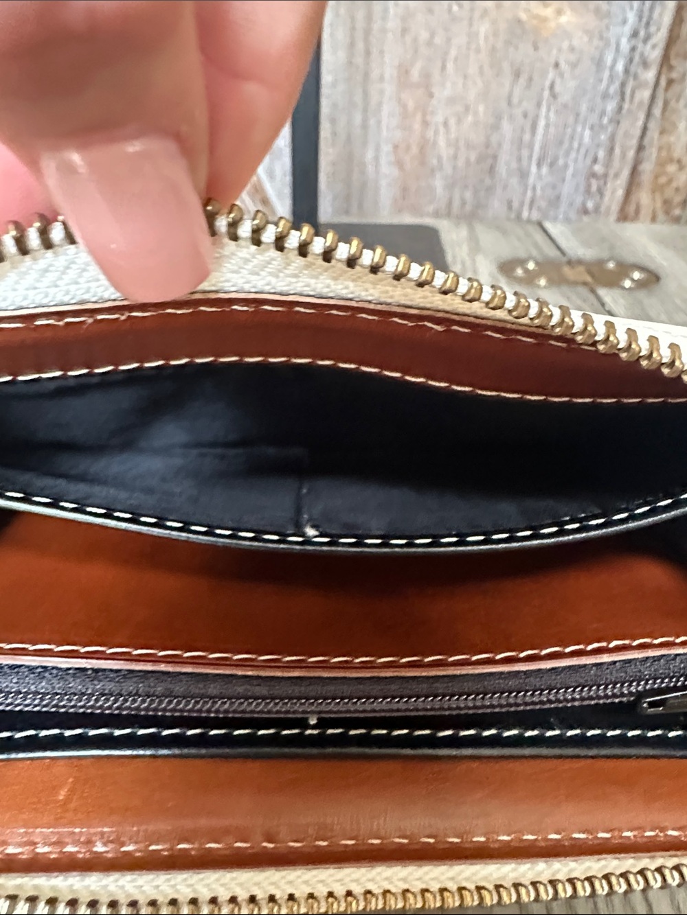 Mercedes Benz Cream Pebbled Leather Zippered Wallet Clutch - Picture 8 of 15